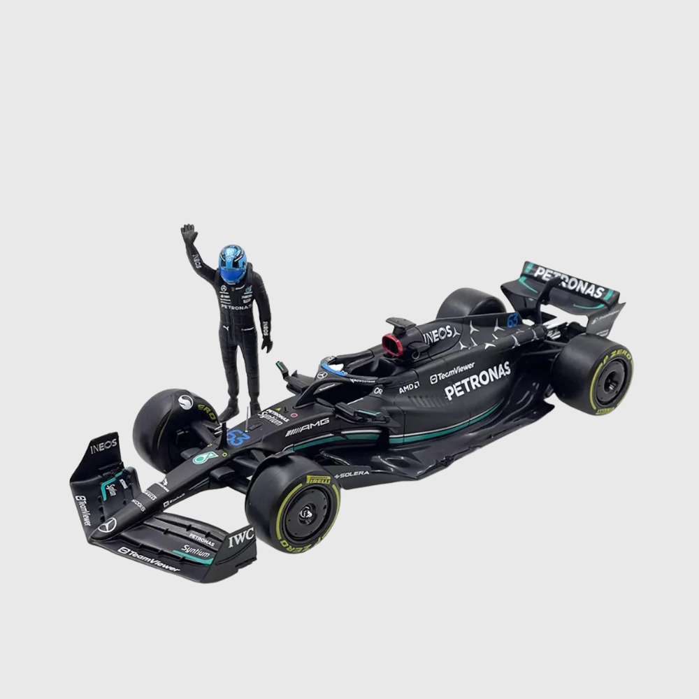 Mercedes-AMG Formule 1 Miniature 1:24 W14 avec Pilote — George Russell #63