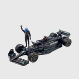 Mercedes-AMG Formule 1 Miniature 1:24 W14 avec Pilote — George Russell #63